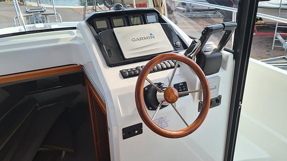 Jeanneau Merry Fisher 855 Marlin OFFSH-15, 2 x Yamaha F150 D 5 of 6