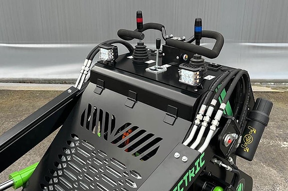 Skid Steer SK650W - Minilastare - Elektrisk 9 of 18
