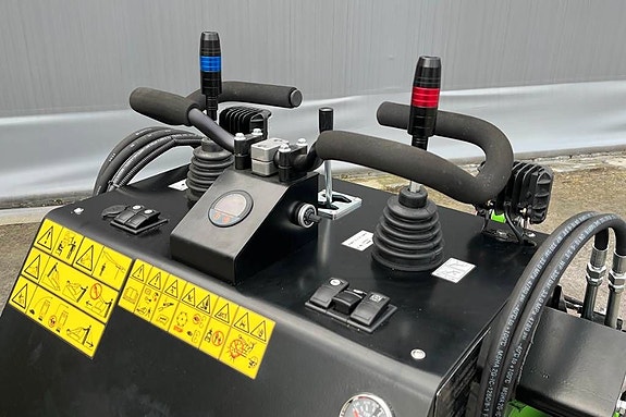Skid Steer SK650W - Minilastare - Elektrisk 11 of 18