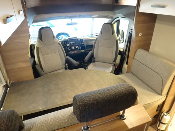 Knaus Live Wave 700 MX " Queensbed " taksäng " elpatron " 12 of 19