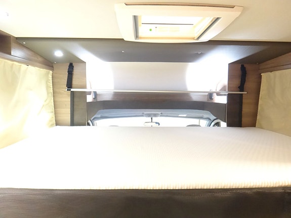 Knaus Live Wave 700 MX " Queensbed " taksäng " elpatron " 13 of 19
