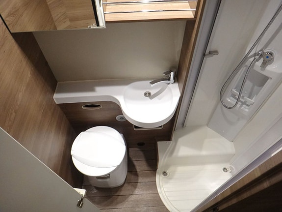 Knaus Live Wave 700 MX " Queensbed " taksäng " elpatron " 5 of 19