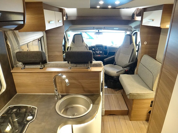 Knaus Live Wave 700 MX " Queensbed " taksäng " elpatron " 11 of 19