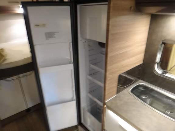 Knaus Live Wave 700 MX " Queensbed " taksäng " elpatron " 8 of 19