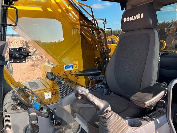 Komatsu HB 365LC-3E0 10 of 14