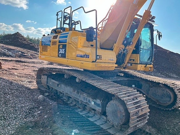 Komatsu HB 365LC-3E0 8 of 14