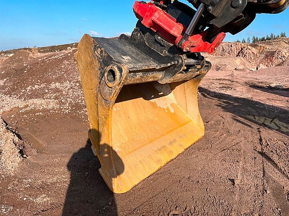 Komatsu HB 365LC-3E0 6 of 14
