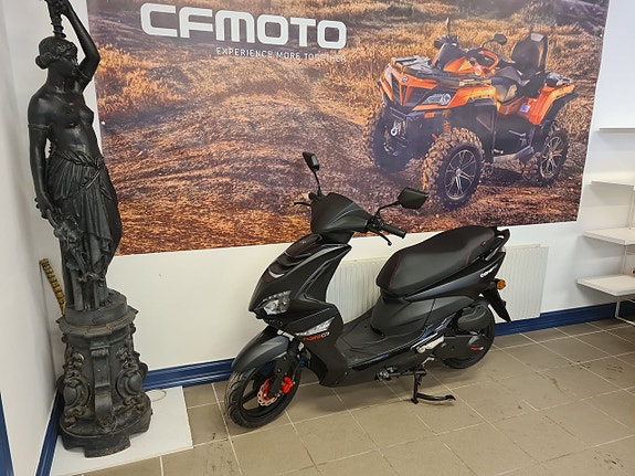 Moto Guzzi COMET SP KÖRKORTSFRI MOPED HJÄLM PÅ KÖPET