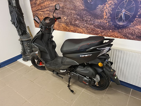MOTO CR COMET SP KÖRKORTSFRI MOPED HJÄLM PÅ KÖPET 3 of 5