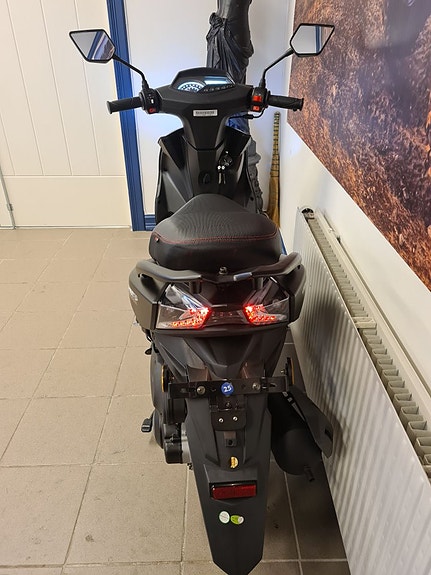 MOTO CR COMET SP KÖRKORTSFRI MOPED HJÄLM PÅ KÖPET 5 of 5