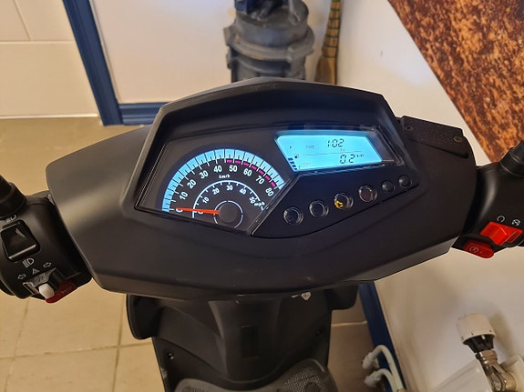 MOTO CR COMET SP KÖRKORTSFRI MOPED HJÄLM PÅ KÖPET 4 of 5