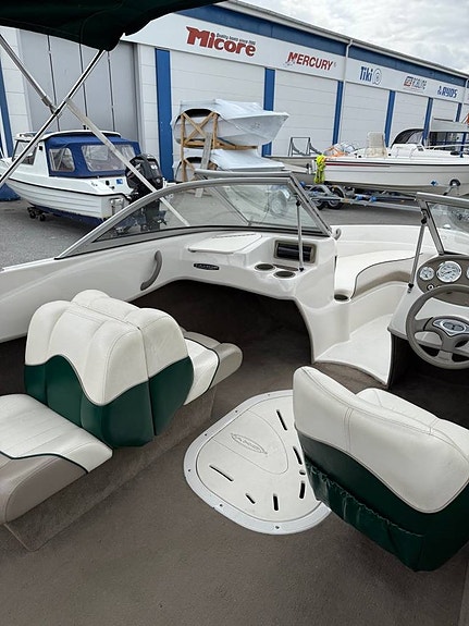 Tahoe Q4 (2004) + Mercruiser 4,3L (220 HK) bowrider , fräsch 8 of 12