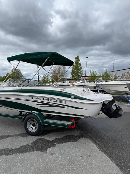 Tahoe Q4 (2004) + Mercruiser 4,3L (220 HK) bowrider , fräsch 5 of 5