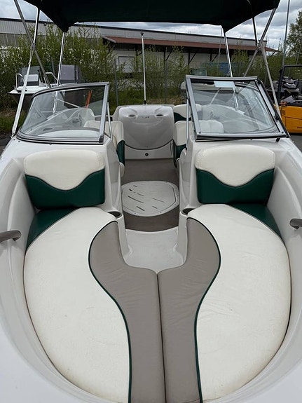 Tahoe Q4 (2004) + Mercruiser 4,3L (220 HK) bowrider , fräsch 6 of 12