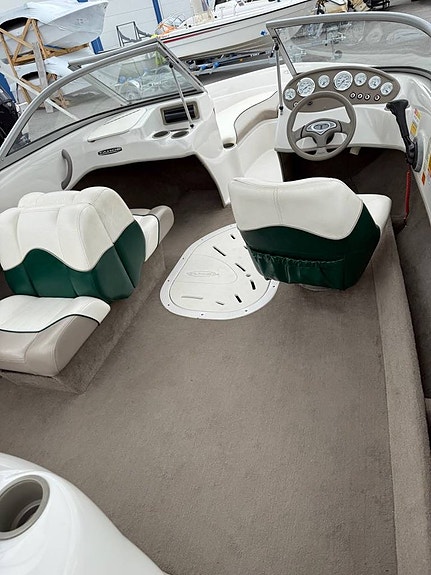 Tahoe Q4 (2004) + Mercruiser 4,3L (220 HK) bowrider , fräsch 7 of 12
