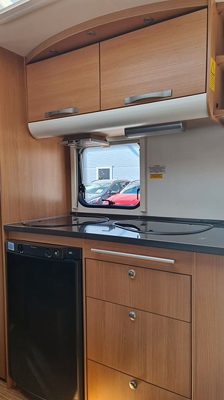 Adria Adora 563 TK *Barnkammare *Alde *Fransk bädd 12 of 23
