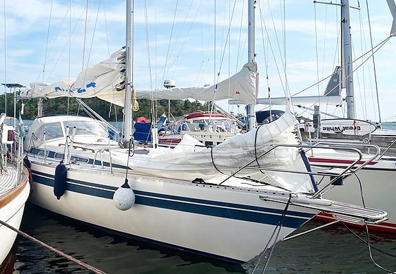 Athena 34