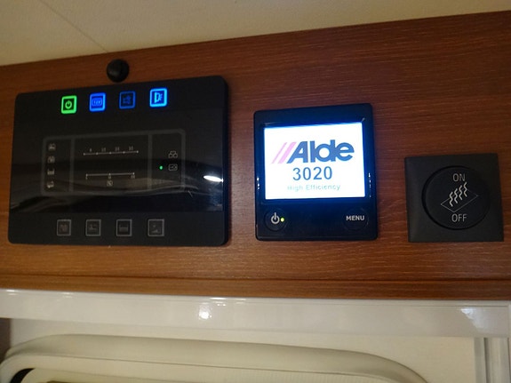 Rapido 665 F " Låga enkelsängar " toa bak " Alde " 7 of 25