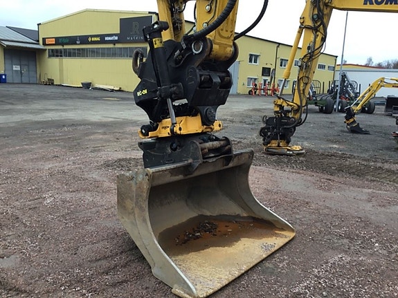 Komatsu PC 240 LC-11E0 10 of 16
