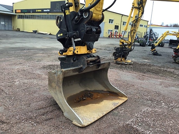 Komatsu PC 240 LC-11E0 9 of 16