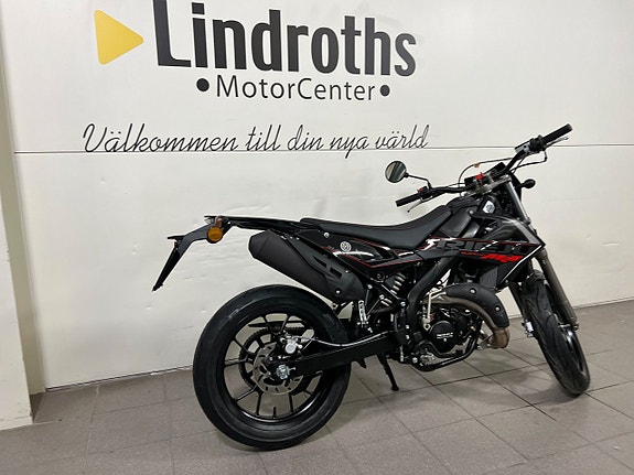 Rieju MRT SM Low Black Edition 3 of 3