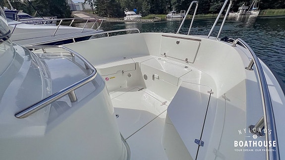 Targa 27.2 | Volvo Penta D6-340A-G, DPI-A 9 of 22