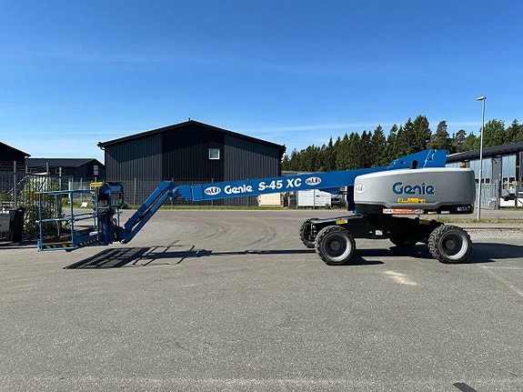 Bomlift Diesel Genie S45 XC 3 of 5