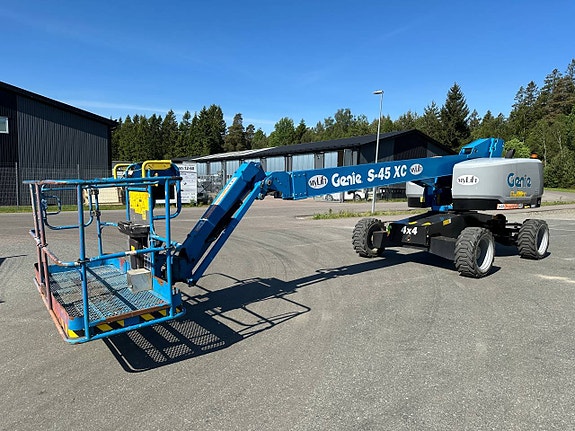 Bomlift Diesel Genie S45 XC 2 of 5