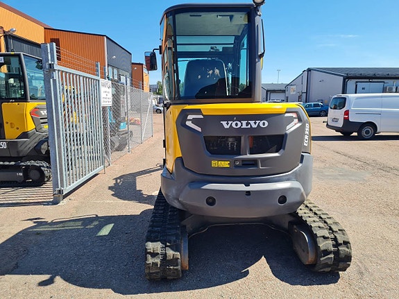 MINIGRÄVARE VOLVO ECR35D 1775 tim. NY TILT & NYA SKOPOR 6 of 9