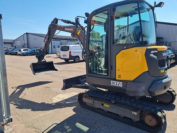 MINIGRÄVARE VOLVO ECR35D 1775 tim. NY TILT & NYA SKOPOR 2 of 9