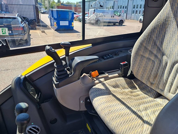 MINIGRÄVARE VOLVO ECR35D 1775 tim. NY TILT & NYA SKOPOR 8 of 9