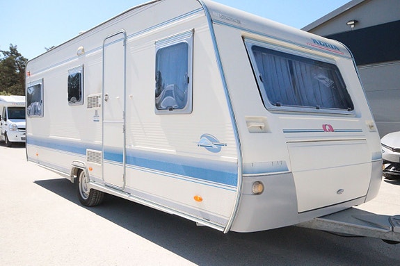 Adria Unica C 563UL 2 of 12