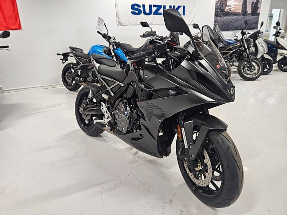 Suzuki GSX-8R 3 of 4
