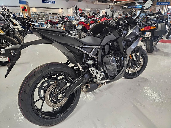 Suzuki GSX-8R 4 of 4
