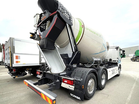 Scania P 230 B6x2*4NB BEV Elektrisk Betongbil 2 of 8