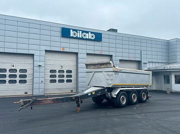 Istrail TN-144 3-axlig Dumperkärra