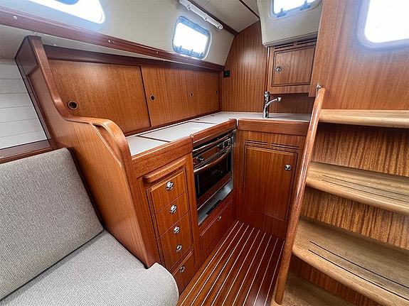 Hallberg-Rassy 340 7 of 11