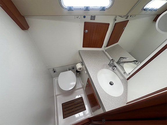 Hallberg-Rassy 340 11 of 11