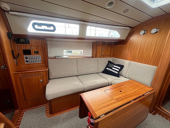 Hallberg-Rassy 340 10 of 11