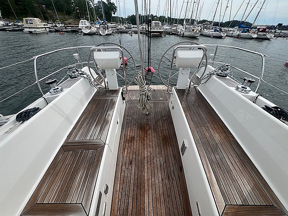 Hallberg-Rassy 340 3 of 5