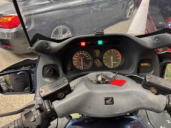 Honda Powersports ST1100 Pan-European 1.1 2 of 2