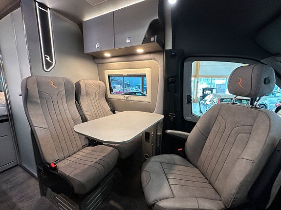 Robeta Adonis Mercedes 4x4 190HK AUT AC, INVERTER, FULLUTR! 8 of 27