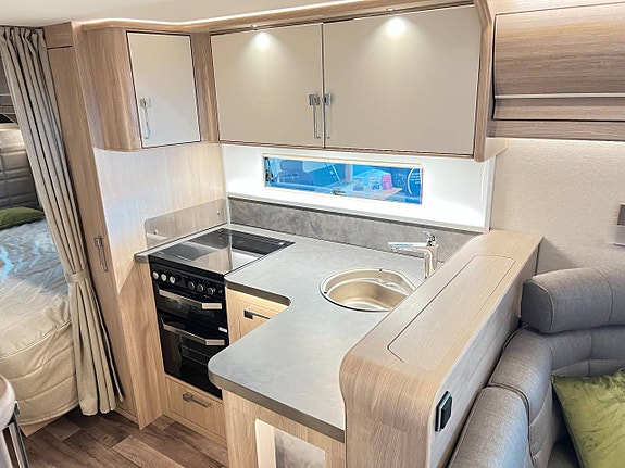 Kabe ROYAL 600 CXL KS  (ALDE+Ugn+Stor U-soffa) 21 of 30