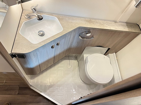 Kabe ROYAL 600 CXL KS  (ALDE+Ugn+Stor U-soffa) 28 of 30