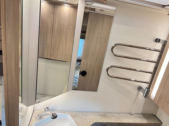 Kabe ROYAL 600 CXL KS  (ALDE+Ugn+Stor U-soffa) 29 of 30