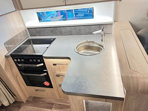 Kabe ROYAL 600 CXL KS  (ALDE+Ugn+Stor U-soffa) 20 of 30