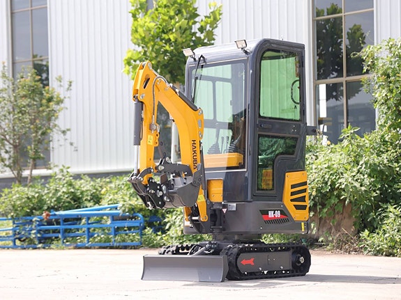 Ny minigrävare HAKUBA HK-09 med planerskopa redskap/bomsväng