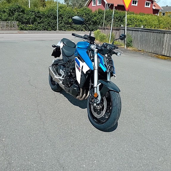 Suzuki GSX-S 950 2 of 8