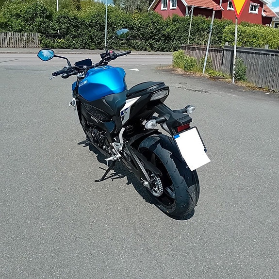 Suzuki GSX-S 950 6 of 8