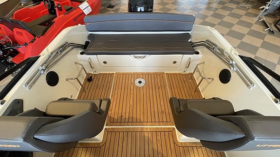Uttern D59 2022 – Mercury F150 | Premium Edition | Endast 12 9 of 11